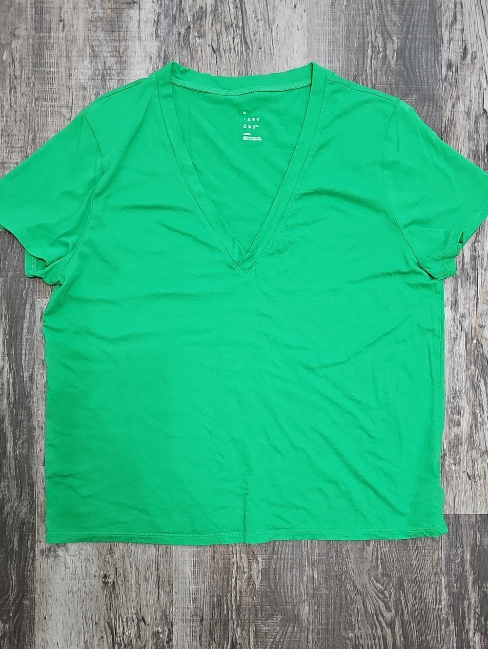 a new day Green V-Neck Short Sleeve Tee L